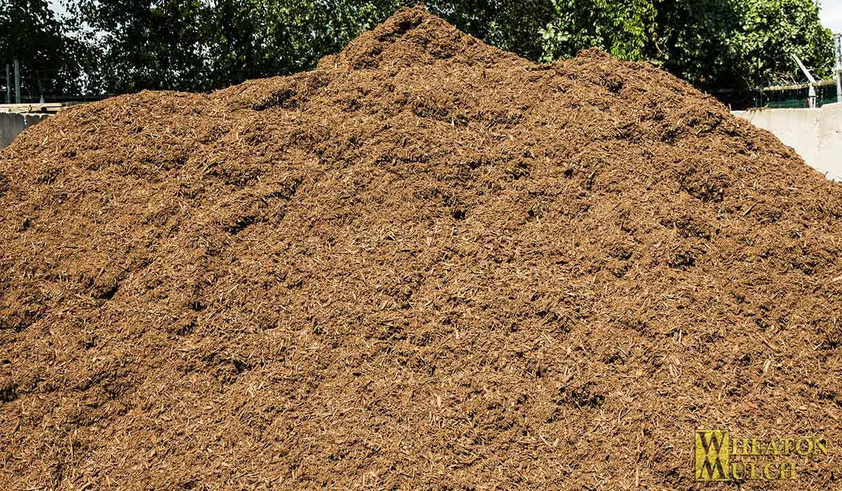 Custom blend mulch with a natural brown color